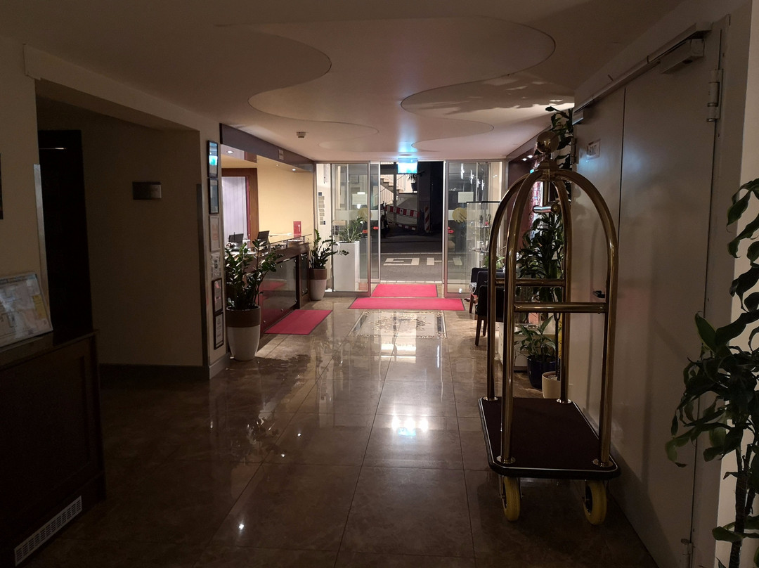 Airport Global Hotel主图