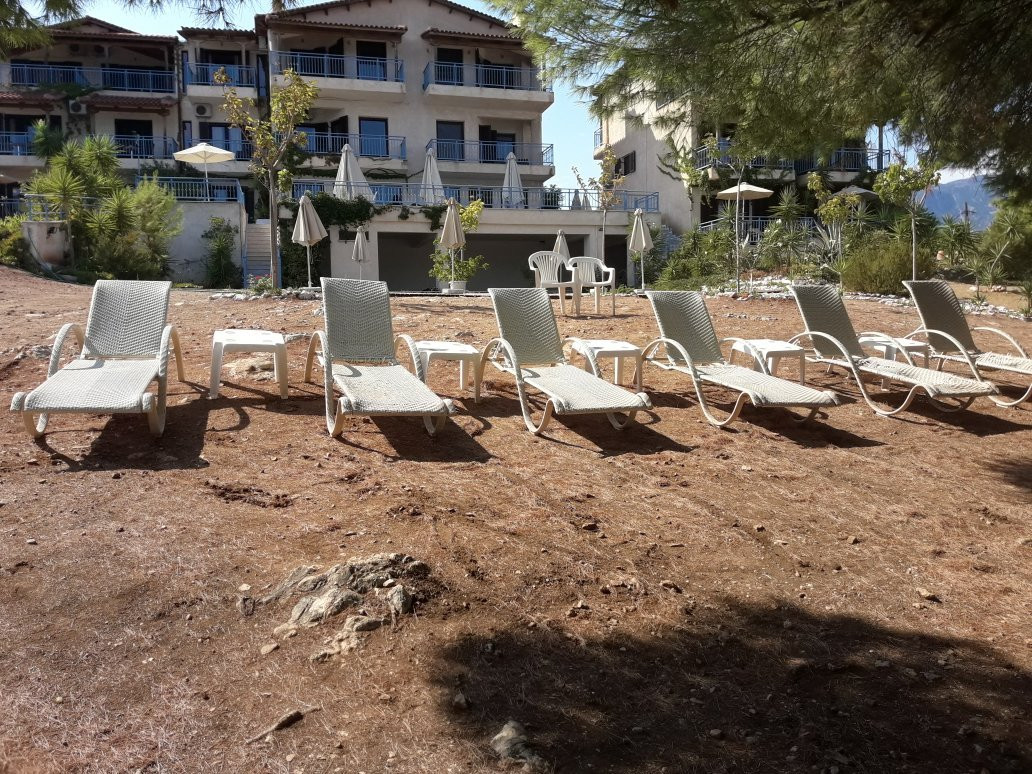 Trizonia Beach Hotel主图