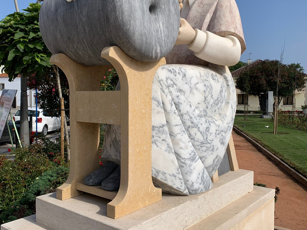 Monumento à Rendilheira-佩尼切必去景点