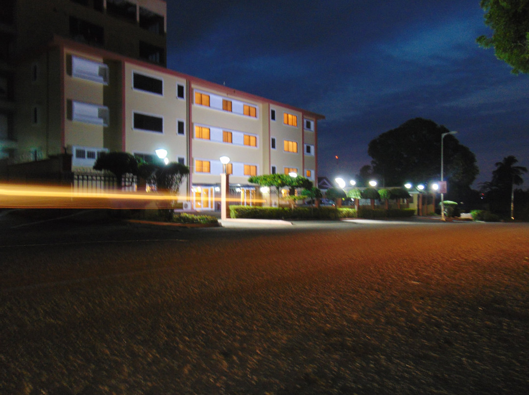 Hillcrest Hotels and Apartment主图