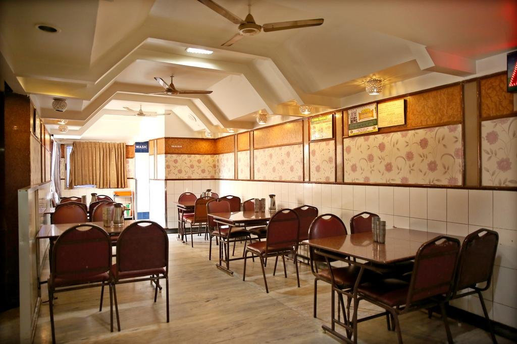Valluvar Hotel主图
