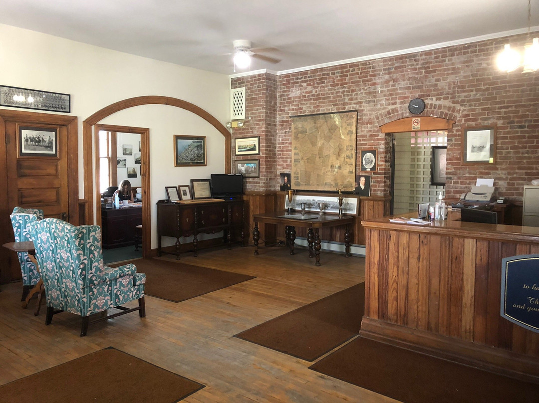 Marina Inn & Suites主图