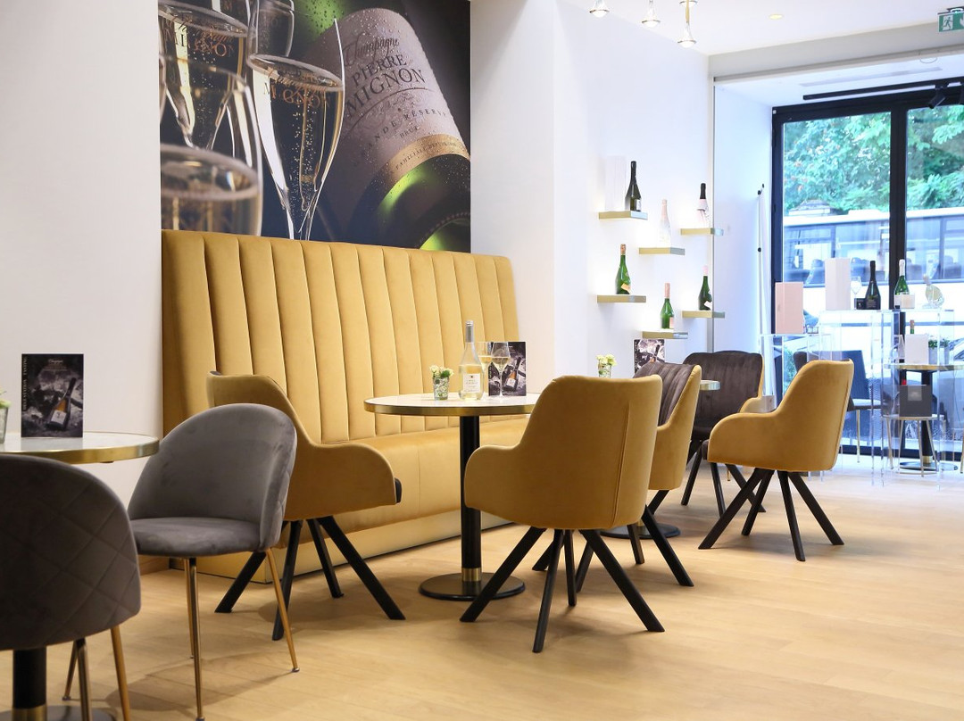 Magenta旅游景点-Champagne Pierre Mignon