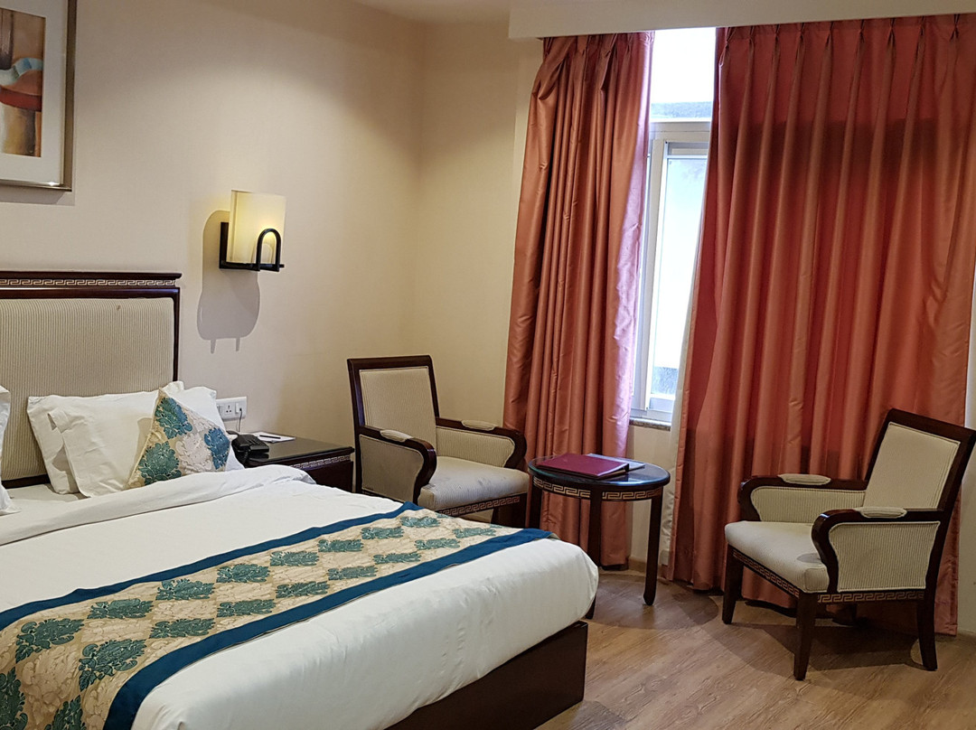 Royal Inn Hotel主图