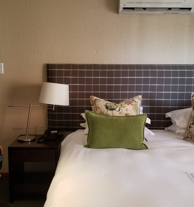 River Meadow Manor主图