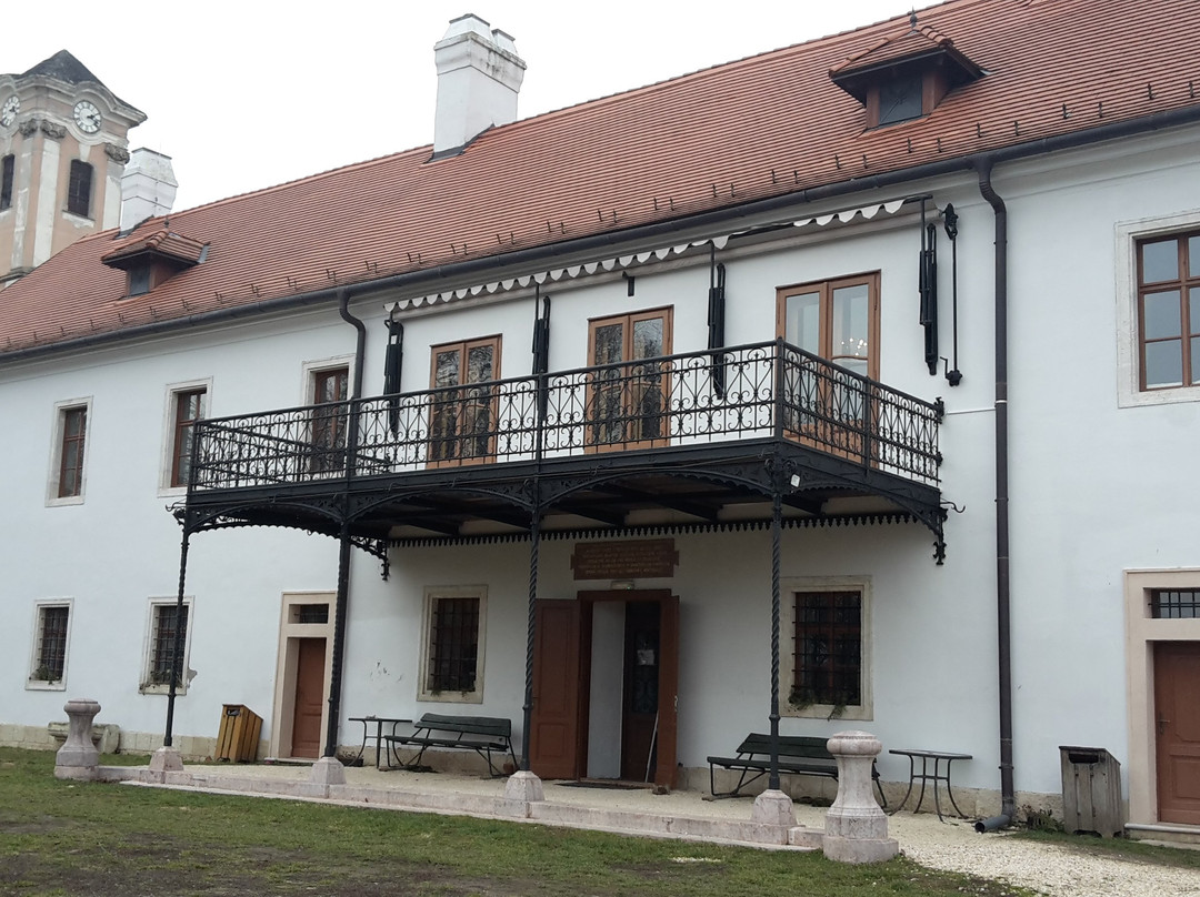 Kincsem Wellness Hotel