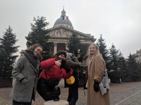 Women of Paris-巴黎必去景点