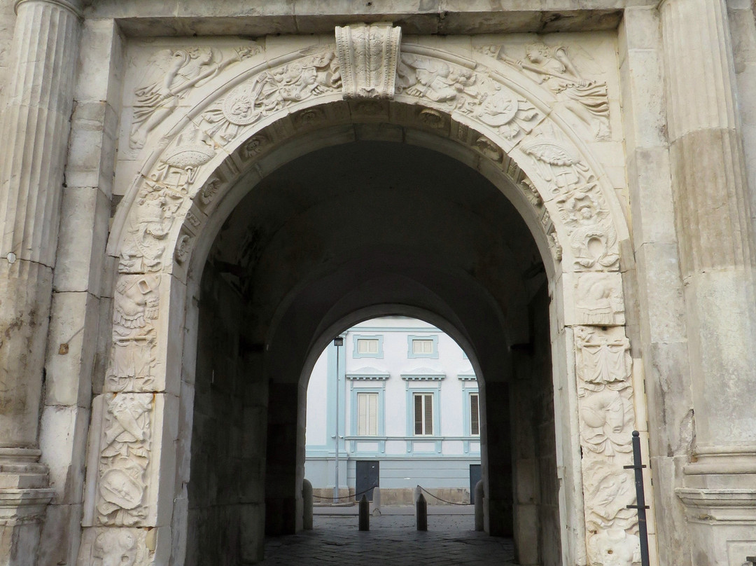 Porta Napoli景点图片