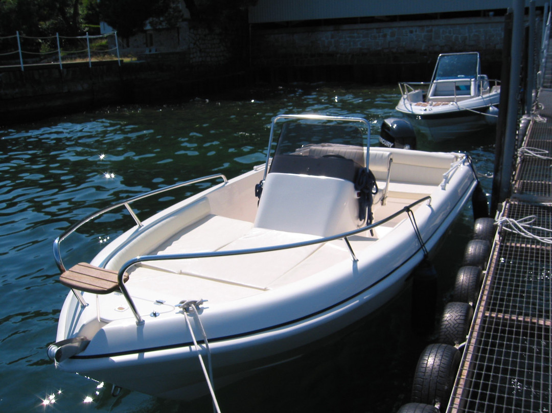 Officina Lupo Boat Service-斯特雷萨必去景点