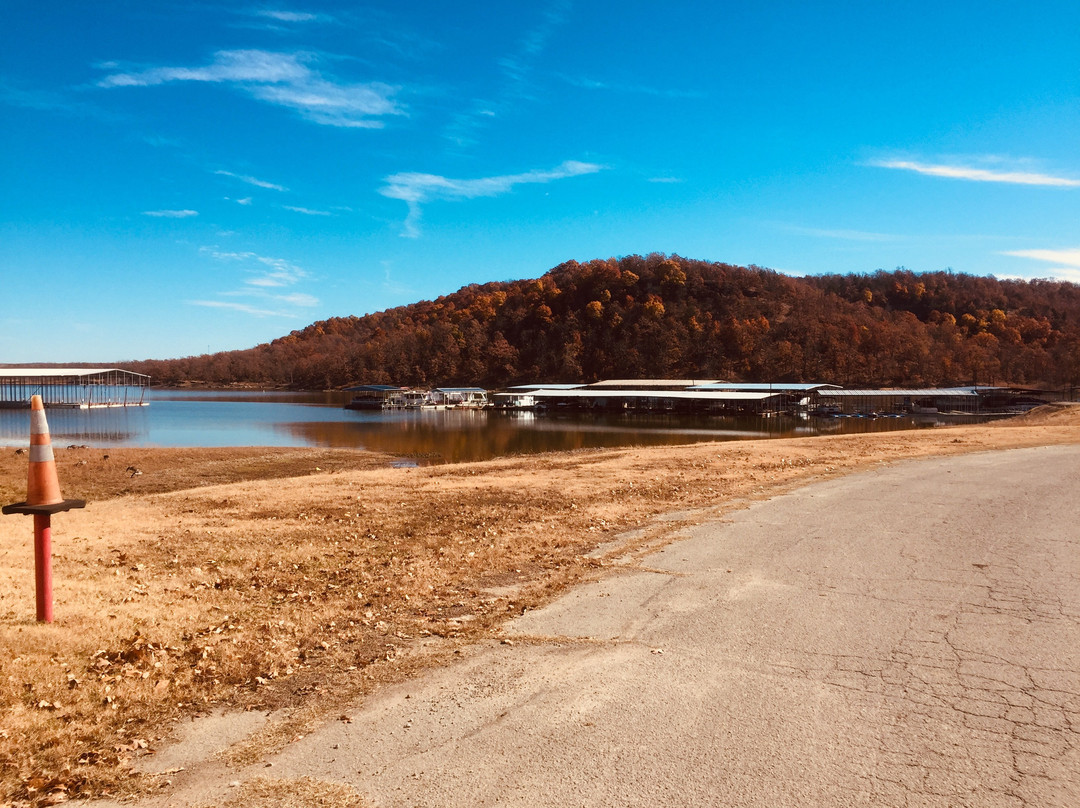 Hoyt餐馆和美食-Duchess Creek Marina