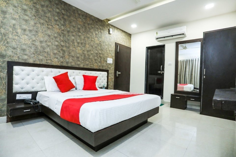 OYO 2681 Hotel Madhuram palace主图