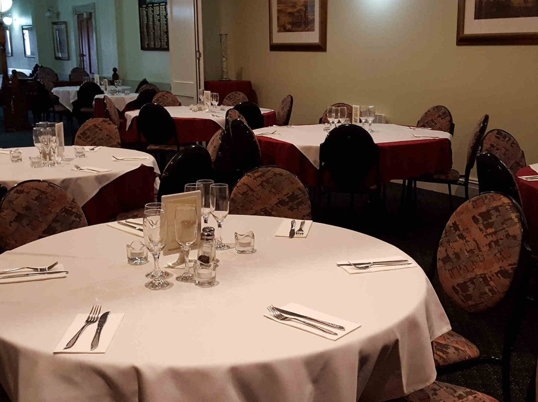 Madden's Commercial Hotel主图