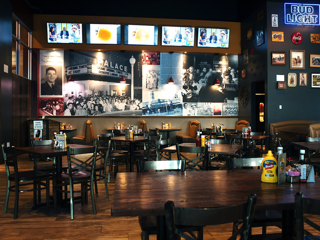 Schulman's Movie Bowl Grille-Bay City必去景点