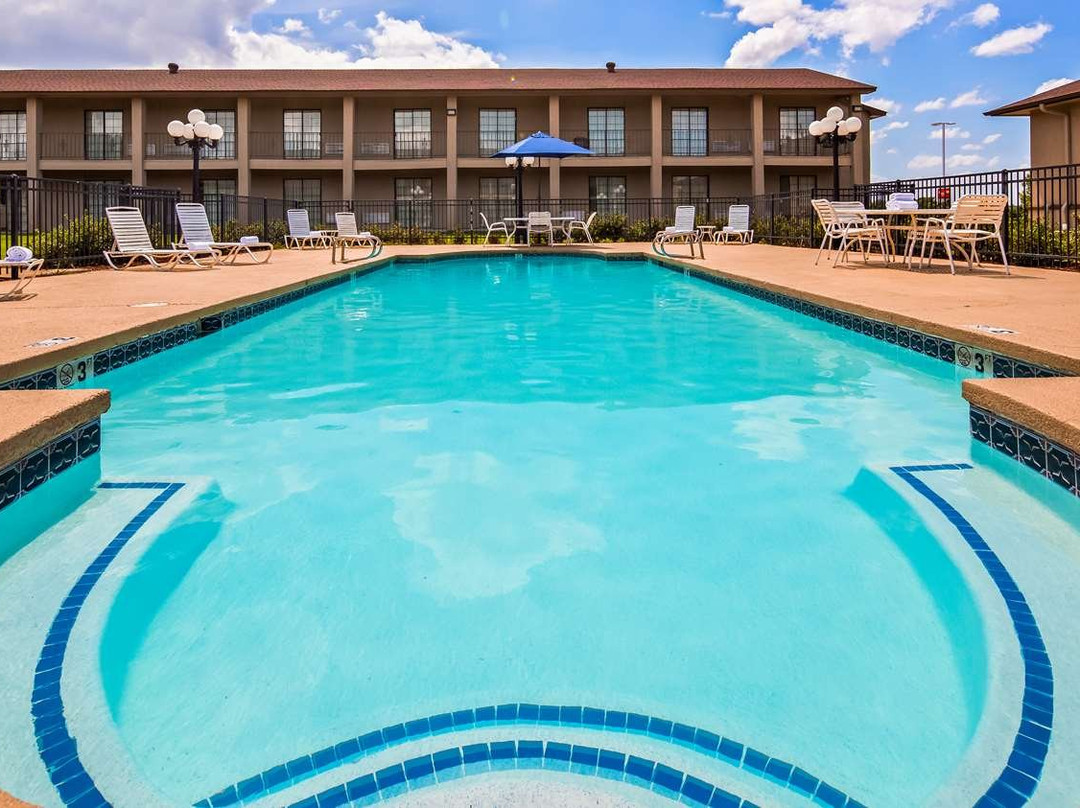 Trail Dust Inn & Suites主图