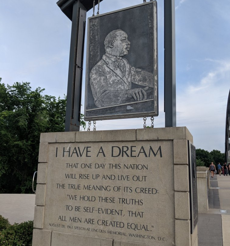 Dr. Martin Luther King Jr Memorial Bridge景点图片