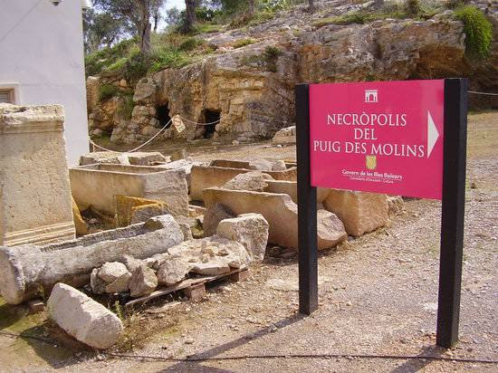 伊维萨城区旅游景点-Necropolis del Puig des Molins