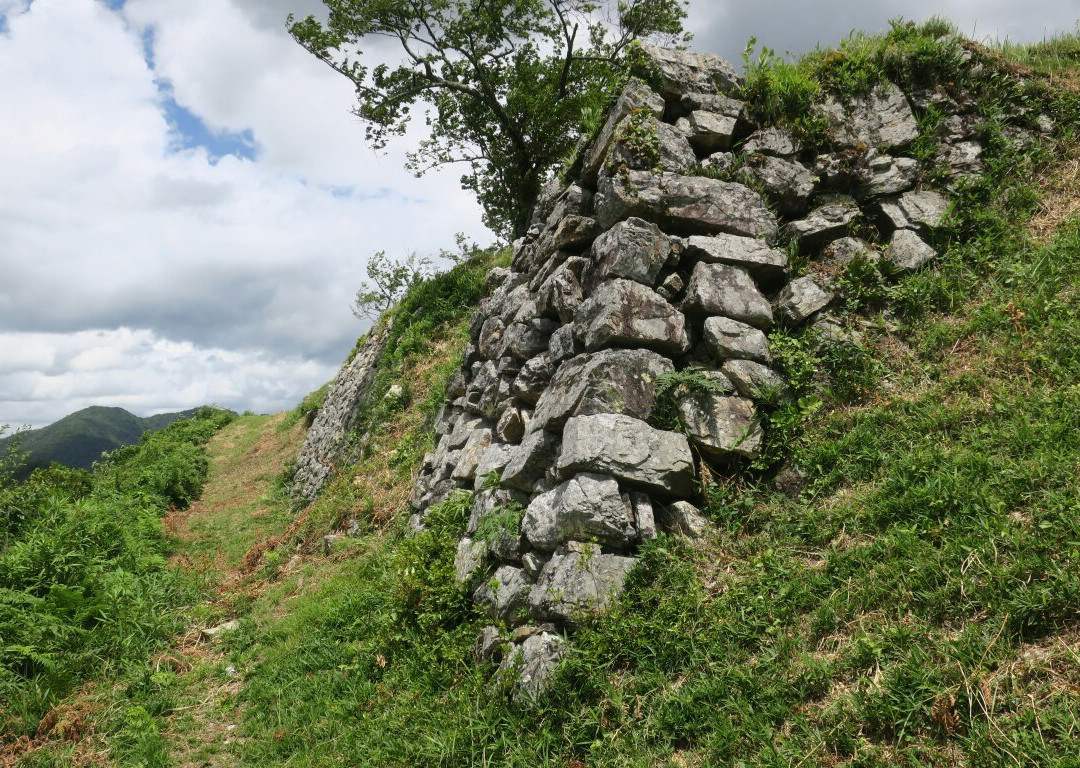 Kuroi Castle Ruins-丹波市必去景点