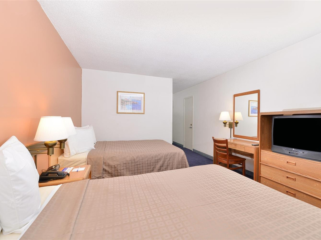 Americas Best Value Inn Austinburg主图