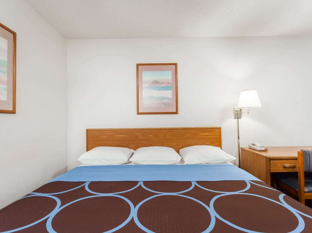 Super 8 by Wyndham Sidney NY主图