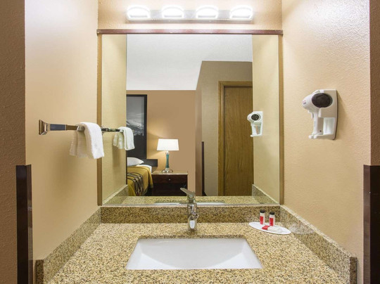 Super 8 by Wyndham Baker City主图