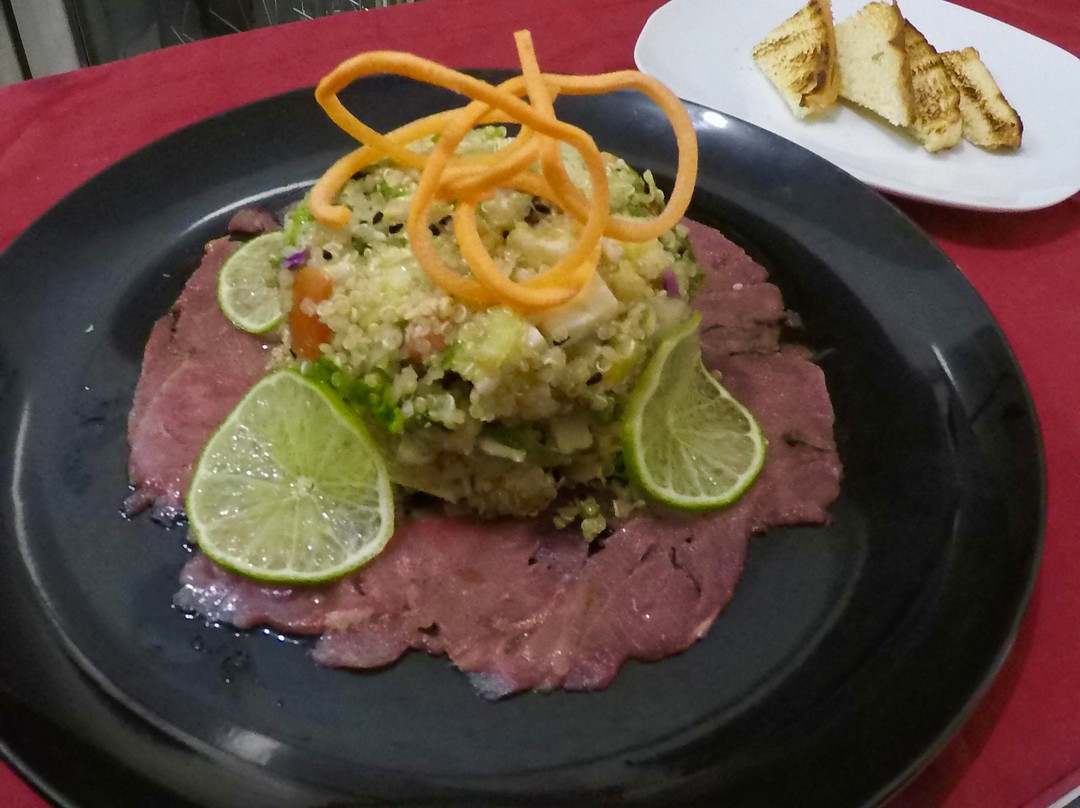 Bobo Hotel & Restaurant主图