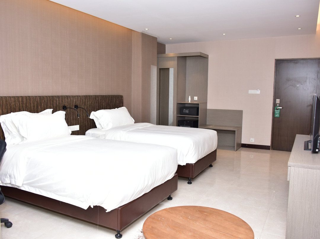 Divine Centre Ltd, Hotel and Convention Centre主图