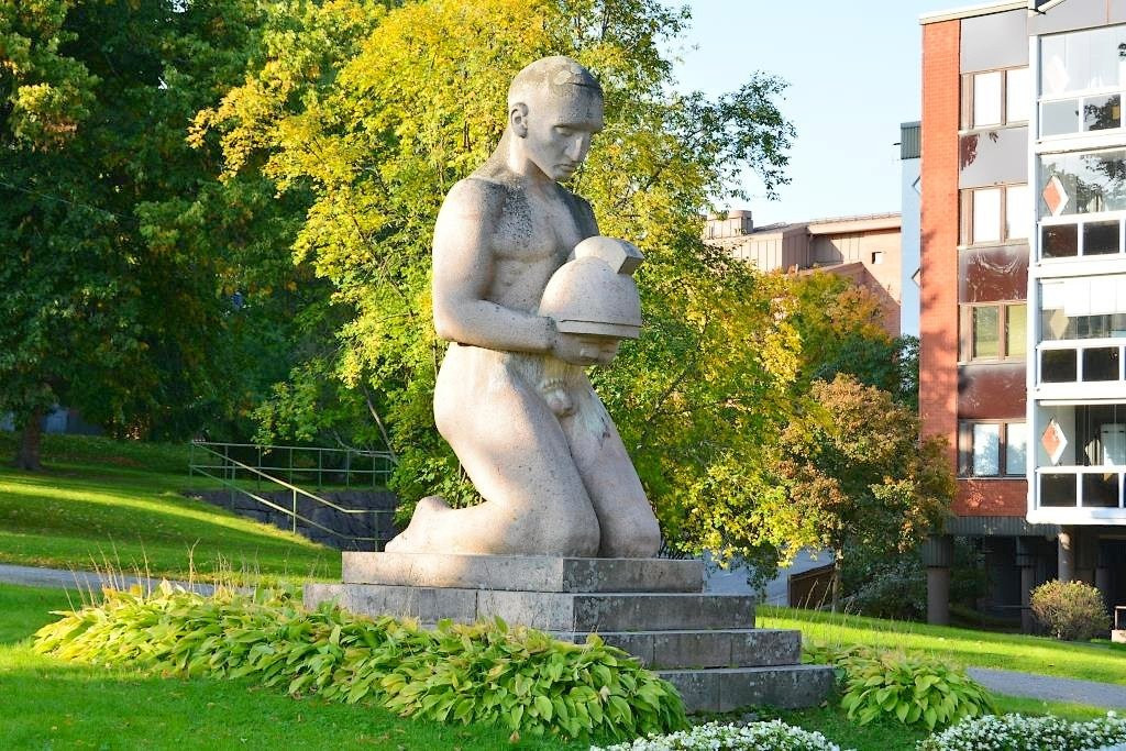 Savonlinna Herostatue - The Hero's Grave