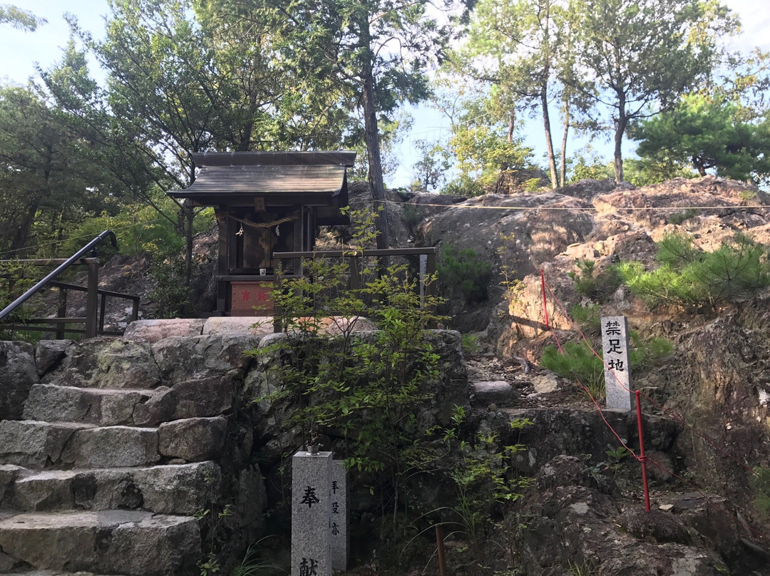 Isonokami Futsumitama Shrine景点图片