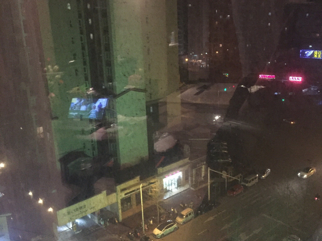 殷皇假日酒店主图