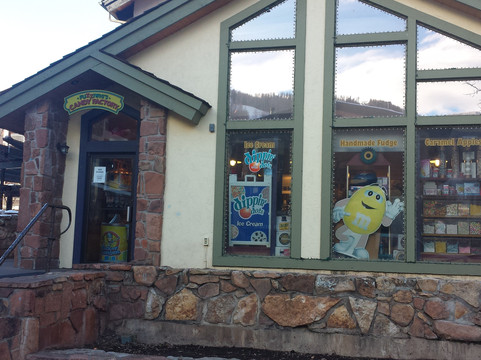 Fuzzywigs Candy Shop-韦尔必去景点