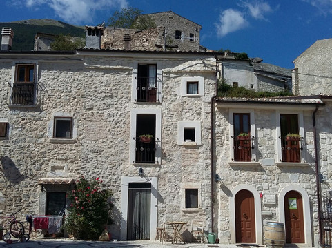 Roccacaramanico旅游景点-Borgo Medievale di Roccacaramanico e i suoi Ruderi