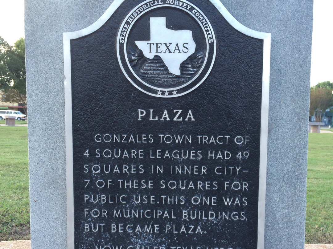 Texas Heroes Square景点图片