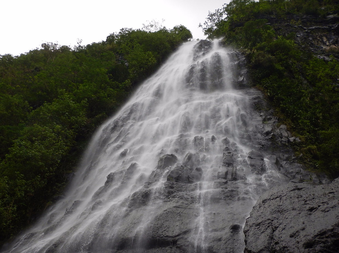 Afareaitu Waterfalls景点图片