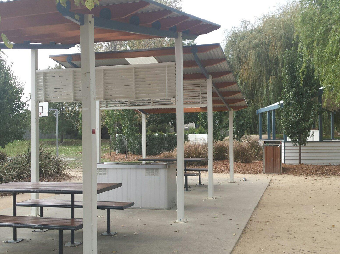 Mentone Racecourse reserve景点图片
