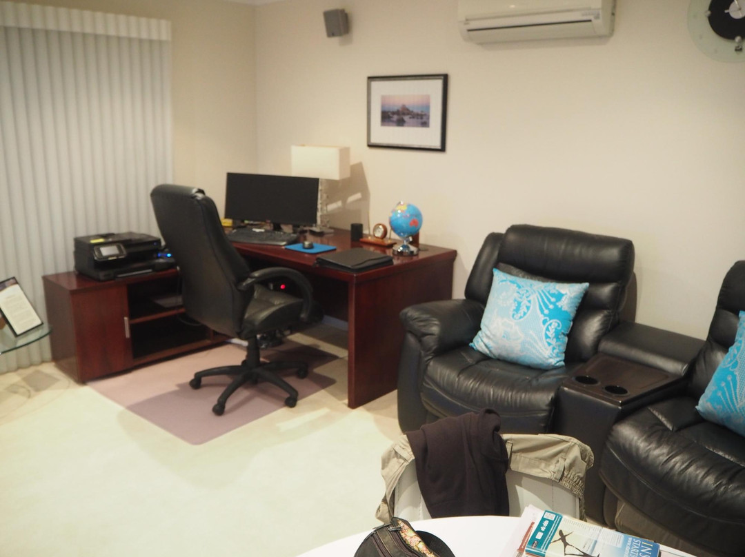 The Charles Robbins主图