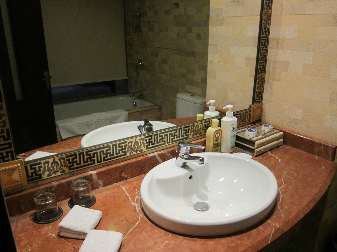 嘉绒大酒店主图