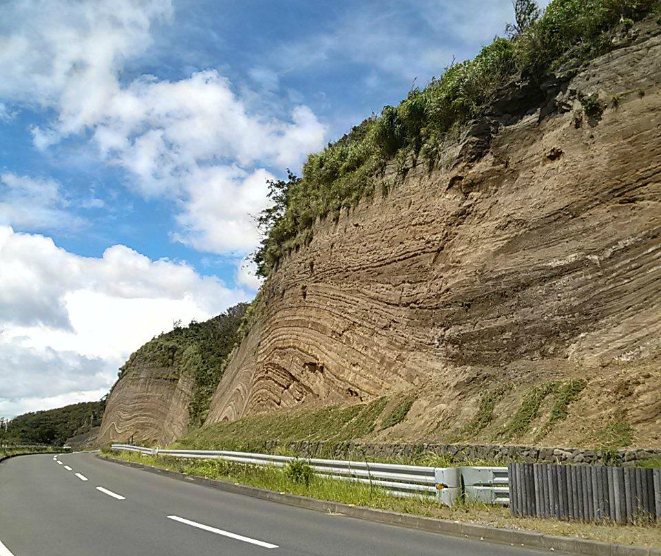 Faulted Strata in Oshima-大岛町必去景点