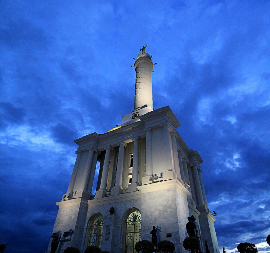 Monumento a los Heroes de la Restauracion-圣地亚哥必去景点
