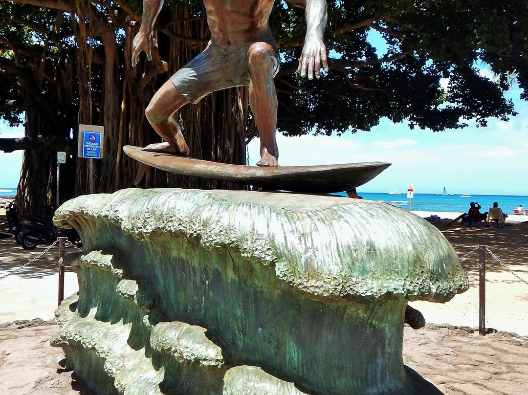 Surfer Statue景点图片