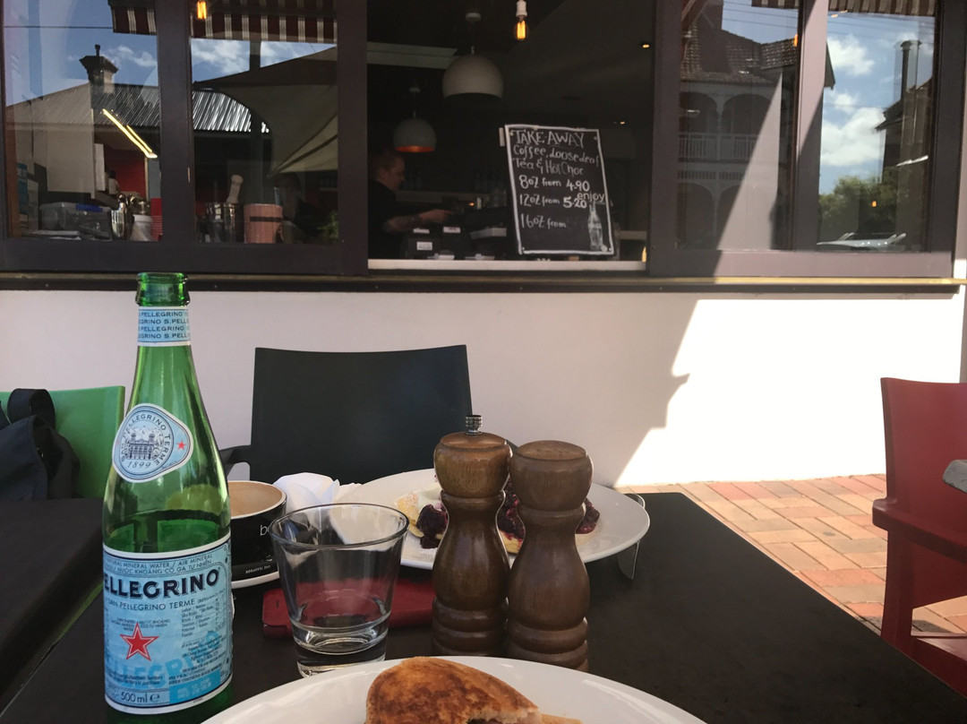 Elaia Cafe And Greek Restaurant