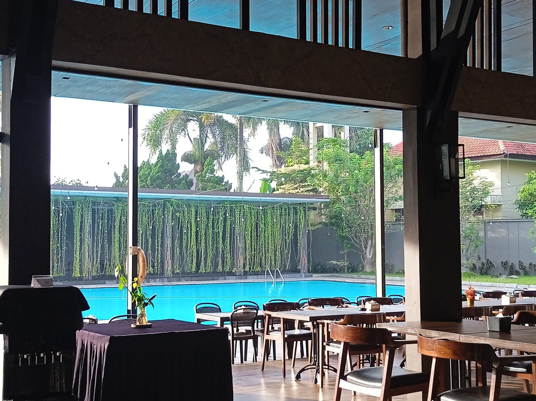 New Surya Hotel主图