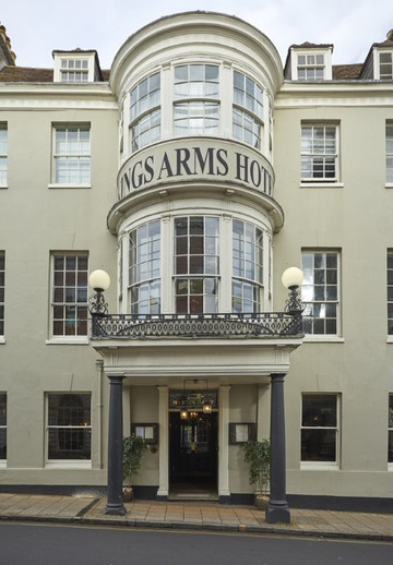 国王手臂酒店主图