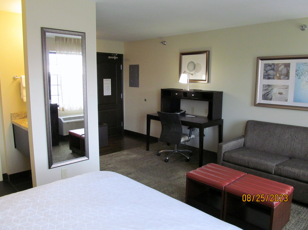 Staybridge Suites Grand Forks By IHG主图