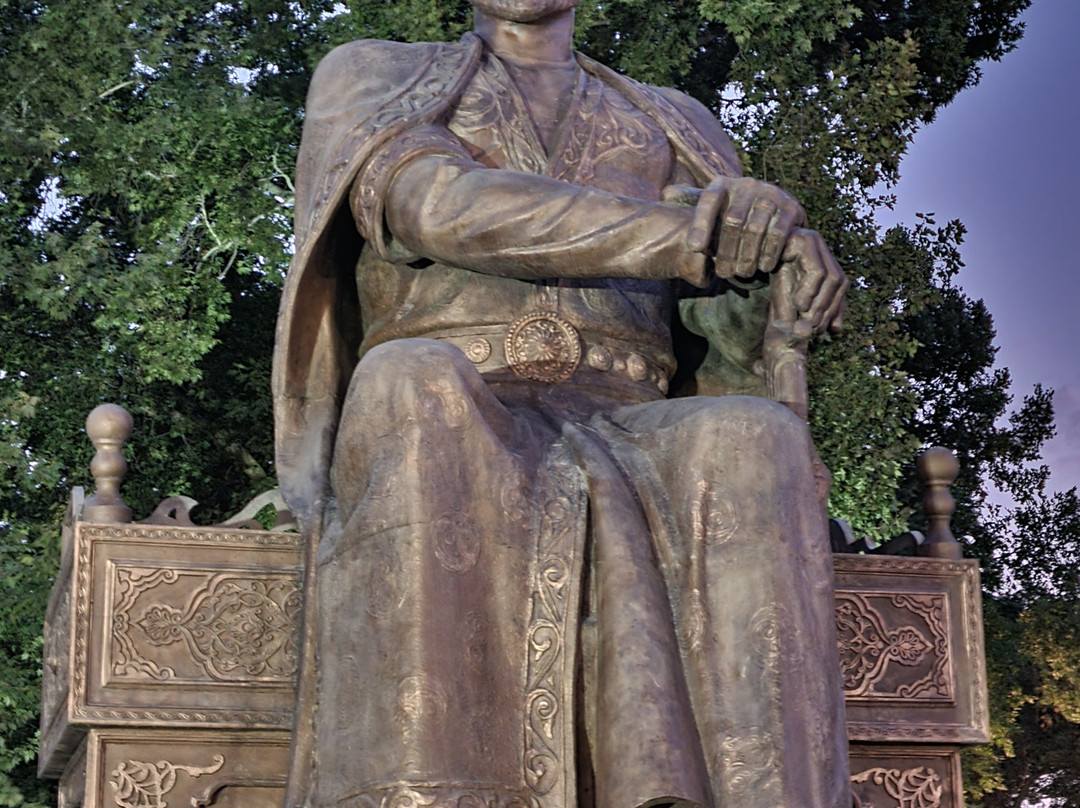 Statue of Amir Temur景点图片