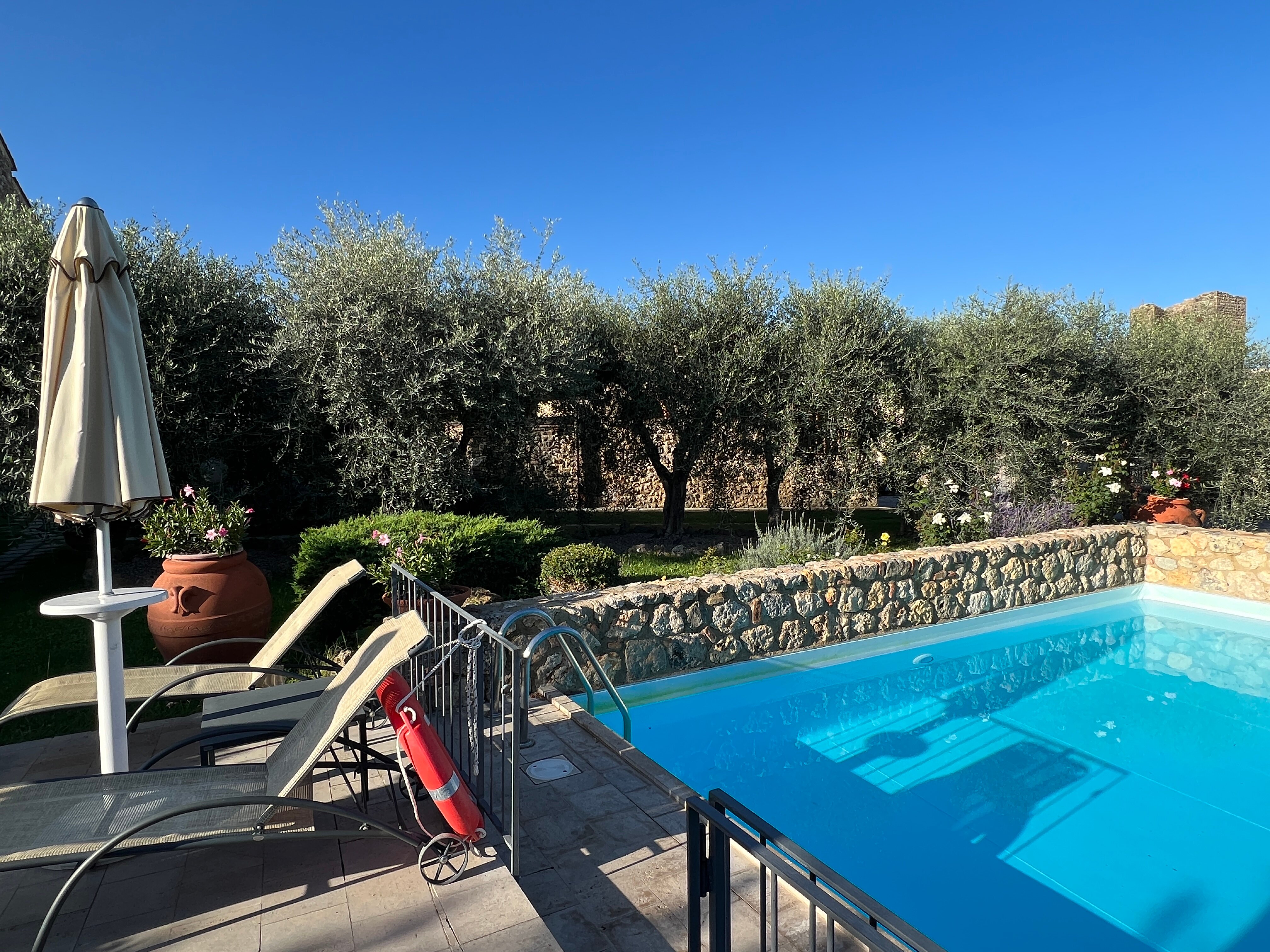 Hotel Monteriggioni-泳池
