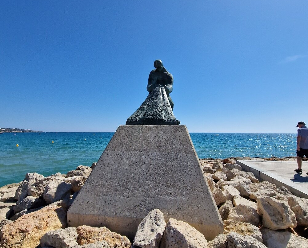 Monument Al Pescador景点图片