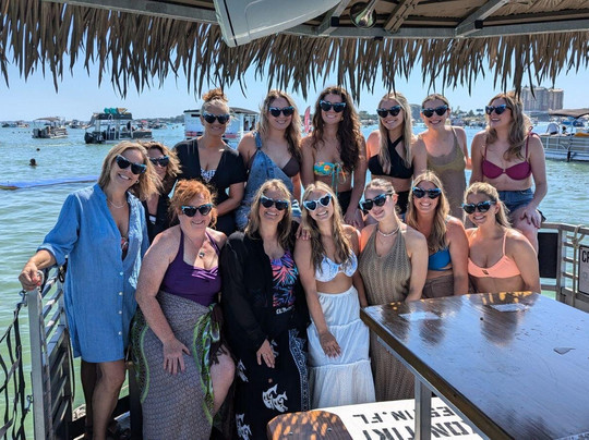 Crab Island Tiki Boats-Miramar Beach必去景点