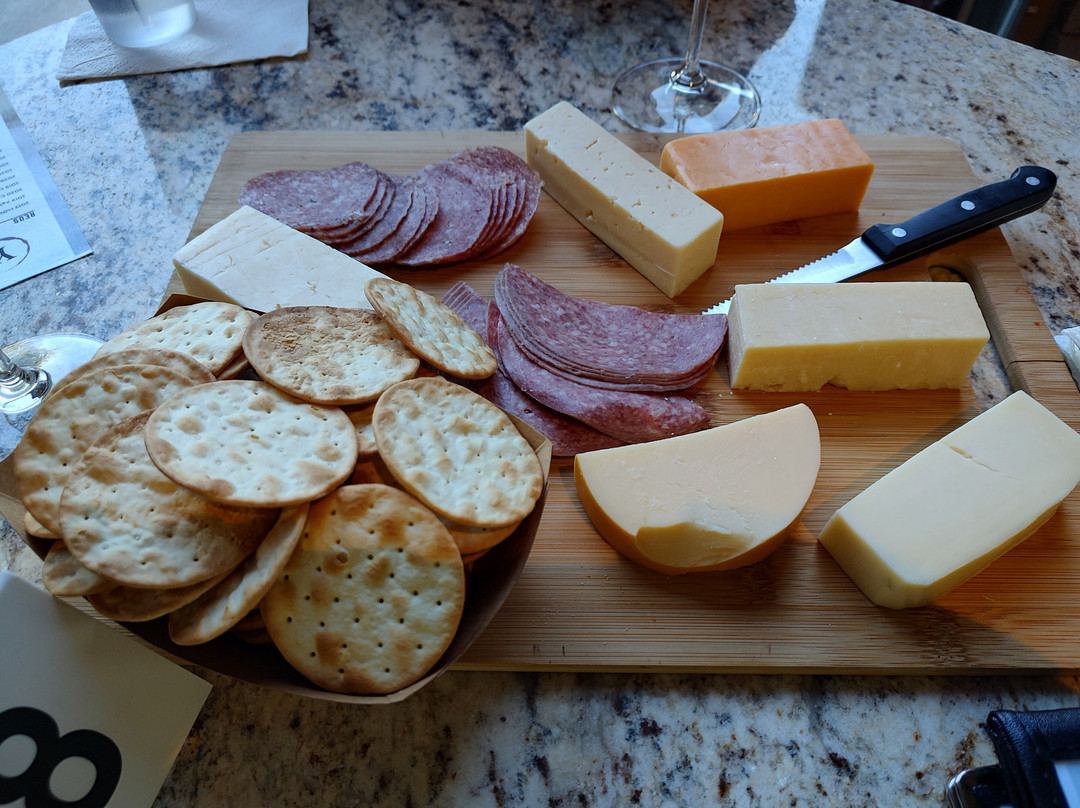 Yellowstone Cellars & Winery-比灵斯必去景点