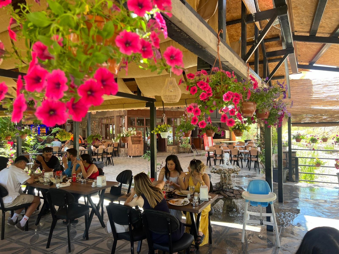 Şira Munzur Restaurant