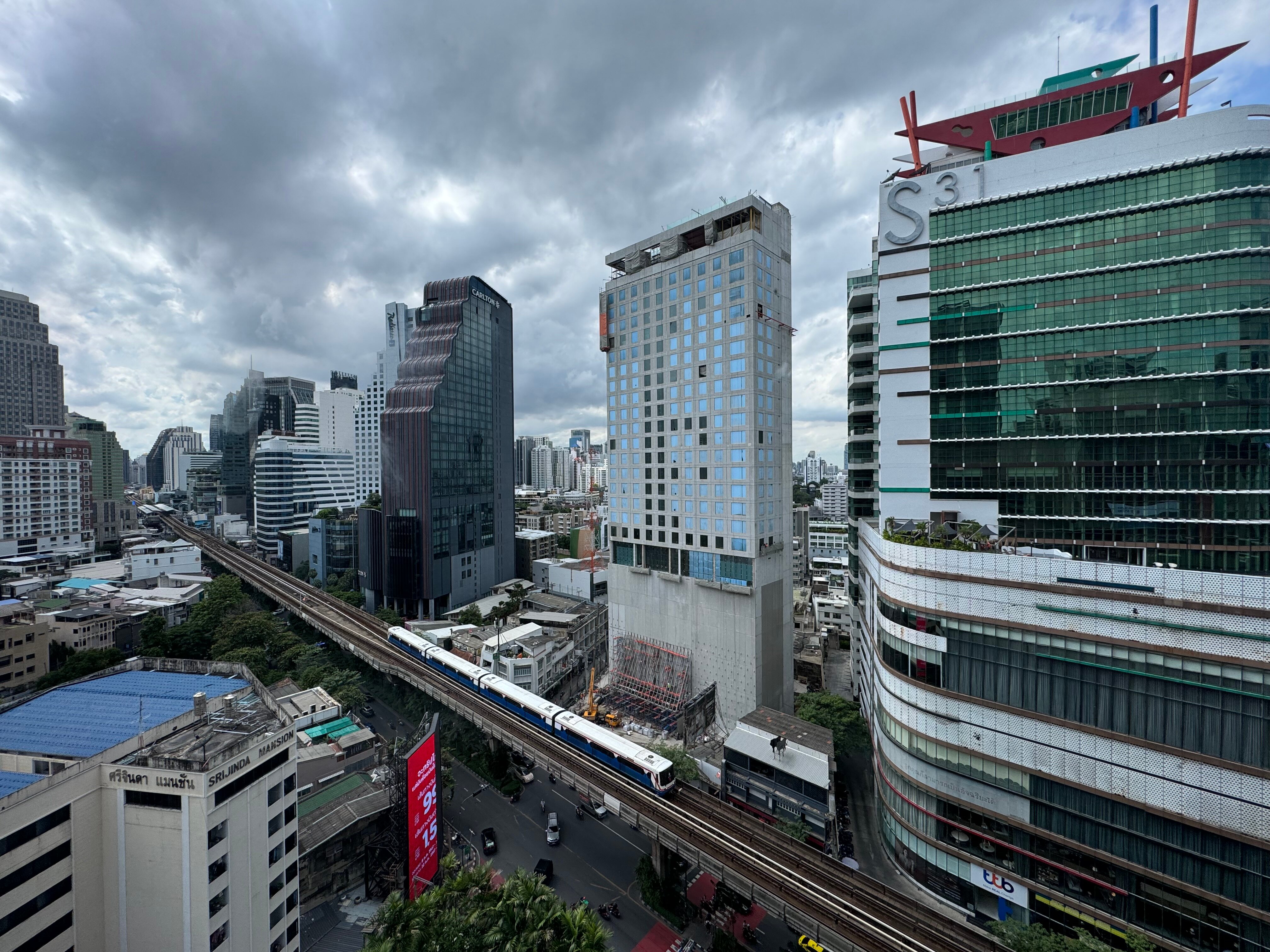 曼谷素坤逸路假日酒店-客卧
